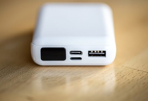 portable-power-bank-smartphone-small-white-power-b